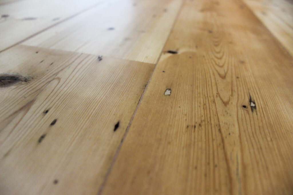 Baltic-pine-clear coating-au naturale